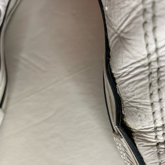 Chuck Taylor white Leather lows - Men Size 6 / Women Size 6 - Picture 4 of 7